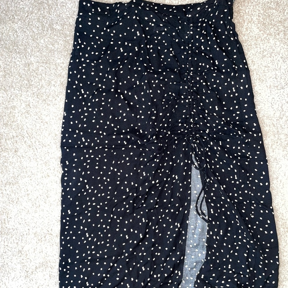 Mid length casual skirt